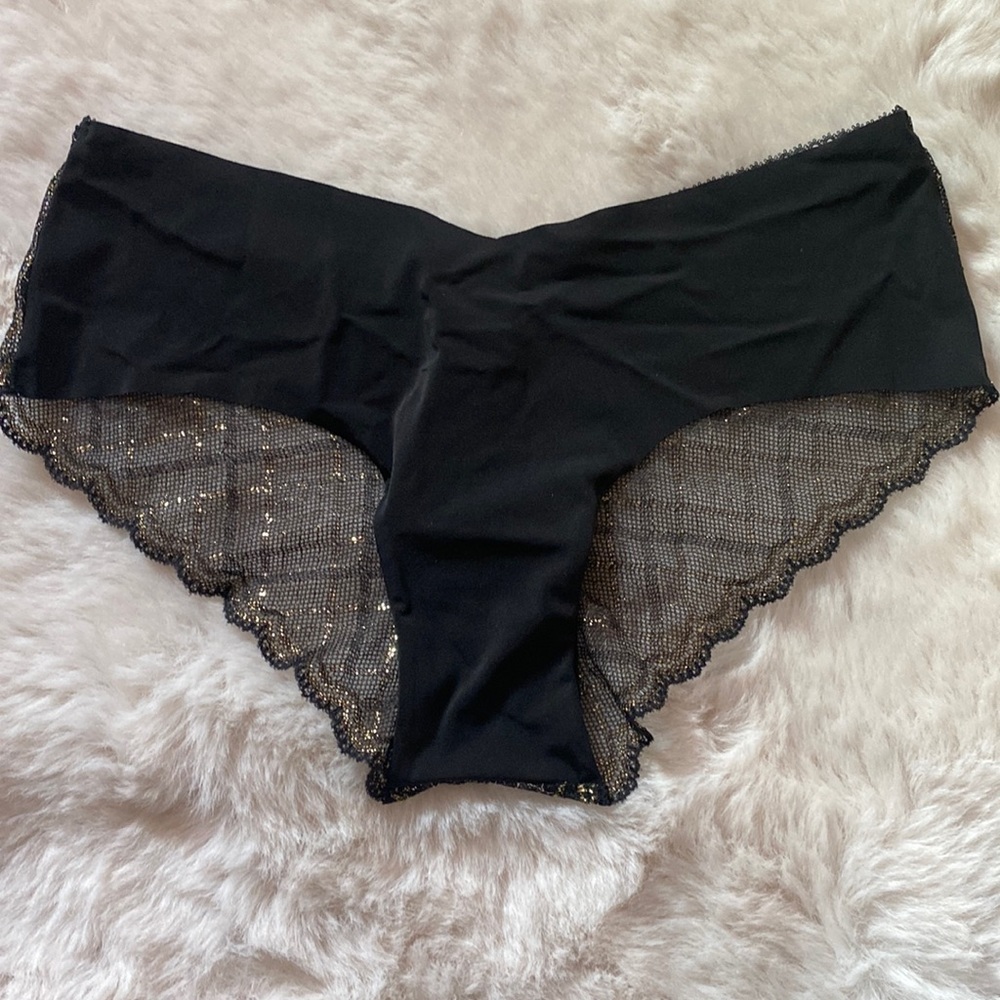 Victoria’s Secret THE LACIE
Posey Lace Cheeky Panty size S